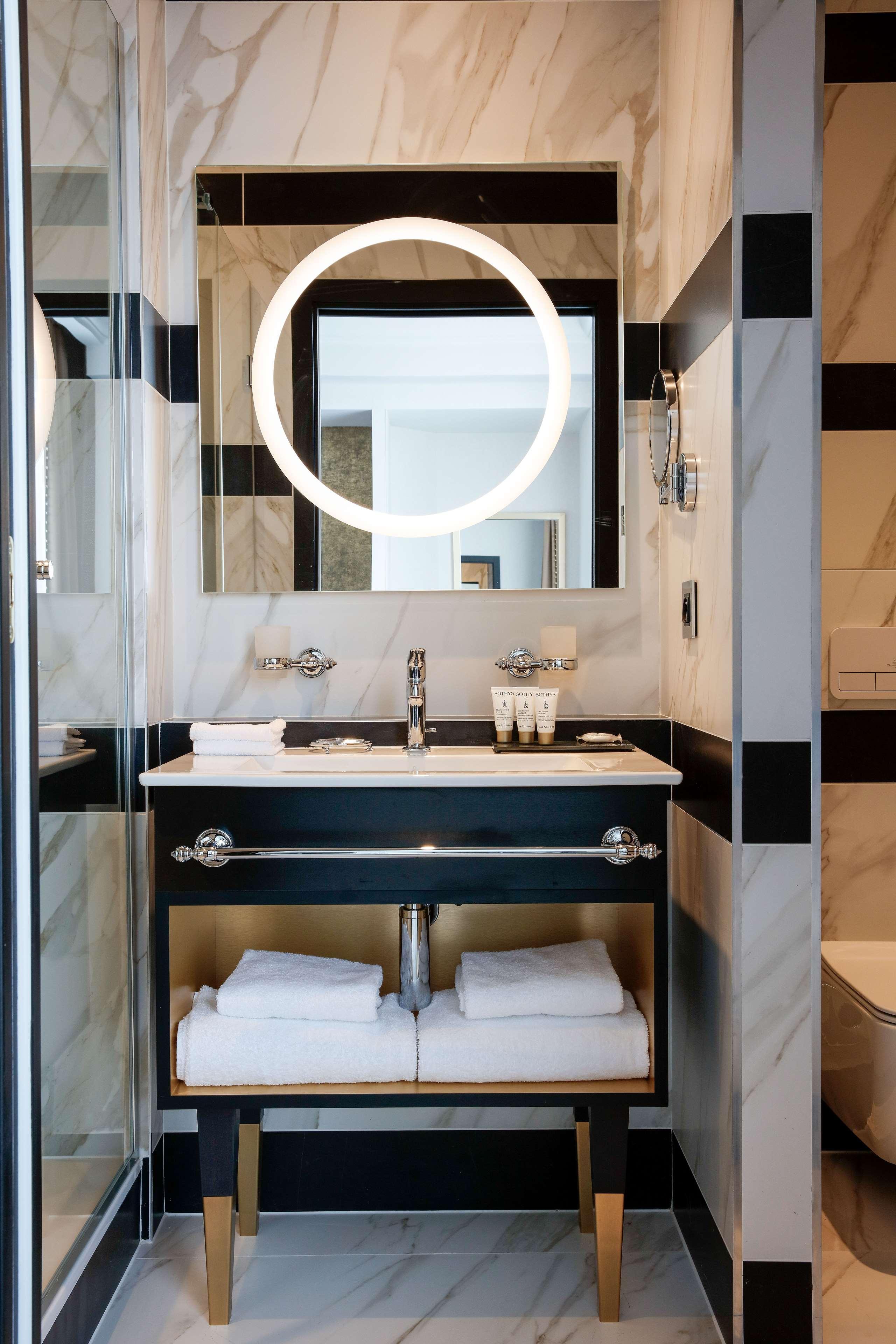 Niepce Hôtel, Curio Collection By Hilton